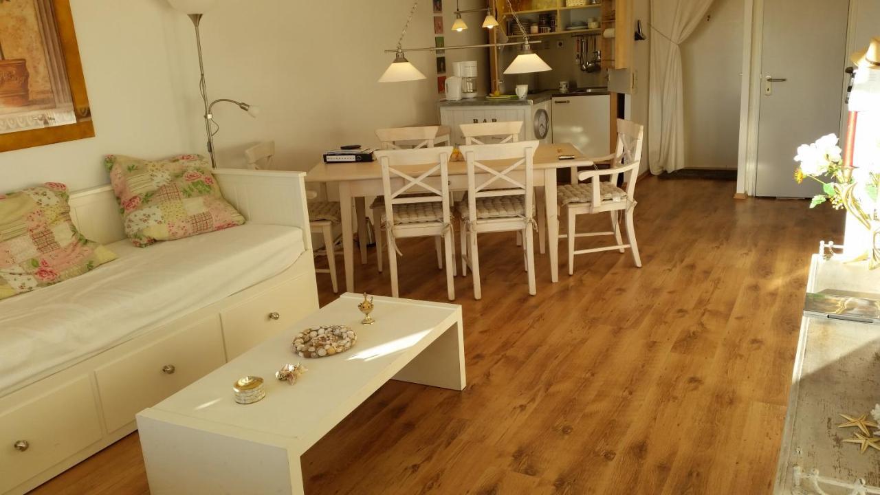 Zum Wohlfuehlen Ferienwohnung Fuer Max 5 Erwachsene Und 1 Kind, Schwimmbad Vor Der Tuer, Tiere Erlaubt Sierksdorf Exterior photo
